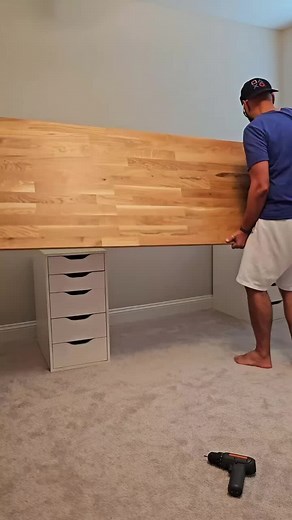 Calm Corners on Instagram: "IKEA gaming desk hack 🎮🛠️ Level up your setup with style! #IKEA Hacks #IKEAHack #IKEAHacks #DIYIKEA #IKEAHome #IKEAideas #IKEADecor #HomeDIY #DIYProjects #Upcycle #FurnitureHack #CreativeDIY #EasyDIY #HomeMakeover #SmartHomeHacks"