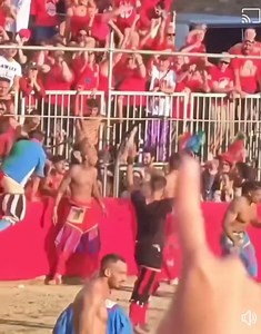 187K views · 572 reactions | ⭕Как Вам это? 樂 Вы не играете в Calcio Storico! - Highlights 2024 - Calcio Storico - ранняя форма футбола, возникшая в средние века в Италии. Смесь футбола, регби, реслинга и боя на кулаках, что делает этот вид спорта просто «УНИКАЛЬНЫМ» [SunilStark/IG]. 壘 | UFSC Moldova | Facebook
