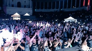 🎶 Dragi prieteni, turneul “Cântec pentru prieteni” continuă! După succesul din primăvară, trupa Compact este pregătită să reia turneul, iar în luna octombrie vă invităm să sărbătorim împreună 35 de ani de la lansarea unuia dintre cele mai îndrăgite albume din muzica românească: “Cântec pentru Prieteni”. Cu emoție și bucurie, ne întoarcem pe scenă pentru a retrăi momentele de neuitat care ne-au unit de-a lungul timpului. Vă așteptăm cu drag să ne fiți alături și de această dată, pentru o seară p