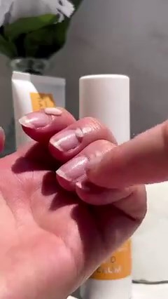 Give yourself a hand facial in the rich, refreshing scent story of Citrus Cardamon. Start with Hand Salve for deep hydration. Layer on Hand Serum to lock in moisture and revitalize your skin. Finish with Cuticle Serum to heal stressed cuticles and bolster your nail health. ⠀ 📸: •ugcsierra | SPARITUAL