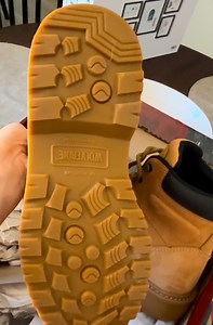 Watch Review of Wolverine Floorhand Boots on Amazon Live