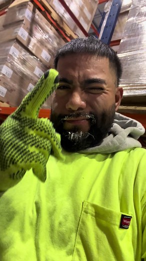 TODAYS TIP OF THE DAY. LEARN HOW TO STACK! CROSSING BOXES HELPS TREMENDOUSLY. We are going hard tomorrow boys! I will paypal someone $25 bucks if you comment on this video what you think im going to run tomorrow! (You can be 2% close up or down) #warehouse #warehouseworker #orderfiller #orderselector #freezer #freezerselector #warehouseselector #warehouselife #selector #frozen #frozenselector #sysco #performance #pfg