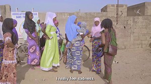 Bernadette, a youth leader standing by the displaced girls in Burkina Faso 🇧🇫 🤝 "Youth are key to changing the situation. We must really involve youth!" says Bernadette, 23, a youth leader member of the Association Jeunesse SANS Frontière. 💪 In the Centre-East, Bernadette supports the displaced girls she is in contact with on a daily basis. She participates in the project "Youth and Adolescent Girls in Crisis at the Centre of the Central Sahel Response" implemented by Plan International Burk