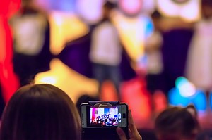 What's the depth of field and the bokeh and how to control them?