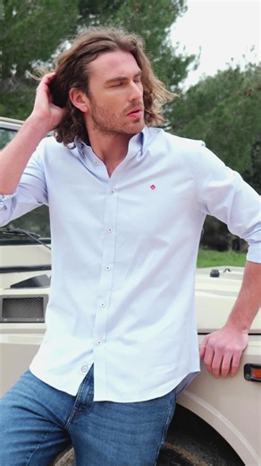 Jeans e camicia: un outfit versatile e pronto ad accompagnarti ovunque. Due capi, infinite possibilità. Scopri la nuova collezione nei nostri store 🔗 link in bio | Marville Official