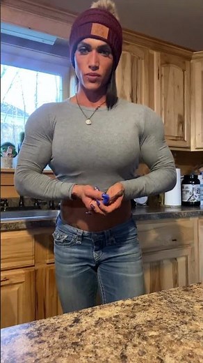 Insane Abs & Biceps Flex! Ripped Female Bodybuilder Update