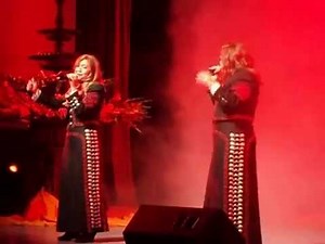 CRISTAL Y WENDY - Mi vida esta confiada en Dios