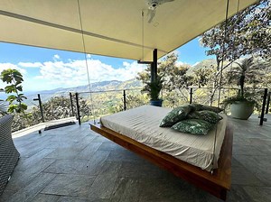 CASA EN VENTA CON APARTAMENTO  EN ATENAS | 4 Recamaras por 2495000.00 en Atenas