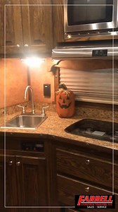 2015 SOONER 3H/16FT LQ/SLIDE-OUT/ MID-TACK | Farrell Livestock Trailers