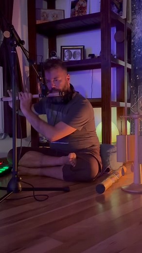 ✨ Hatha Yoga cu muzică live la handpan ✨ Joi, 20 noiembrie, de la ora 18:00, te invit din nou la o clasă specială de Hatha Yoga cu muzică live. Andy revine la Omni Yoga Studio cu sunetele sale magice de handpan, iar noi repetăm această experiență care a fost atât de iubită și data trecută. 👉 Contribuția pentru clasa de yoga rămâne aceeași ca de obicei. 👉 Muzica live este pe bază de donație, după cum simți și dorești să îl susții pe Andy. Te așteptăm să ne bucurăm împreună de mișcare, respirați