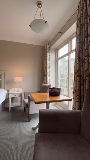 Wake up to a storybook view in a castle view room at the Kilkenny River Court Hotel ✨ #KilkennyLuxury #RiversideRelaxation #IrelandTravel #IrishAdventure #DiscoverIreland #KilkennyHotels #VisitKilkenny #MedievalCityBreak | Kilkenny River Court Hotel