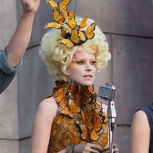 Elizabeth Banks' Crazy Catching Fire Butterfly Dress: 10,000 Hand Painted Feathers—See It Now!
