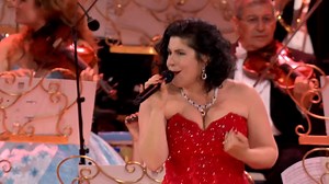 🥰I've never seen anything like this. The song, the singer, the orchestra, the people, the energy, the positivity, the clarity... This video has a unique atmosphere.❤️ | Classical Art
