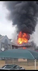 Building on fire in Lyndhurst Estate, Bramley View, JHB.tinyurl.com/yvygca3o #ArriveAlive #BuildingFire @BurnshieldZA | ArriveAlive.co.za