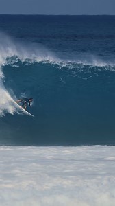 Threading some nice tubes at Pipeline and Backdoor. Full edit here: https://youtu.be/iOY3YxWPvtU #surf #surfing #globalzoo 🎥 - Artem Savitckii/Surffilming | Global Zoo - Surf Content