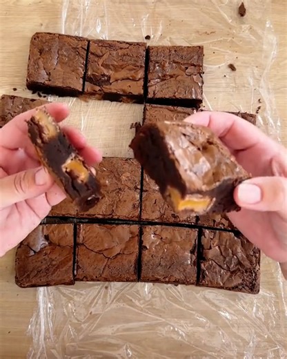 33K views · 72 reactions | Does this brownie cutter work? 樂 | FOODbible | Facebook