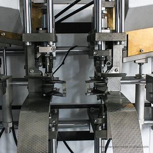 [Hot Item] Automatic Eyelet Punching Machine Four Eyelets at a Time