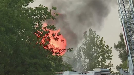 Folsom police investigate man barricaded in burning home