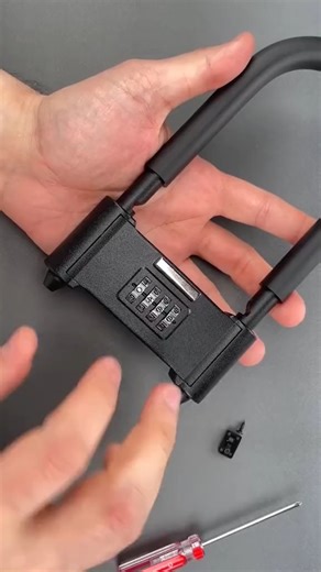 31K views · 343 reactions | A Literal Security Hole! (Jin Hao Combination Bike Lock) #lockpick #lockpicking #picklock #locks #lockpicker #fyp #padlock | Picking Locks | Facebook