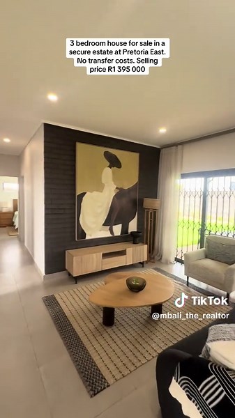 3‑Bedroom Duplex – Pretoria East (Secure Estate) Contact: 071 644 5238 to arrange for a viewing . Brand‑new development in a gated community, offering modern, low‑maintenance living with 24‑hour security, landscaped gardens, and community pool. - Beds:3 - Baths:2 (main en‑suite family bathroom) - Size:61m² (spacious open‑plan layout) - Parking:Double carport (covered) - Finances: Selling price R1 395 000 - Joint gross income requirement R 46 420 - Estimated monthly repayment R 13 927 (rate‑depen