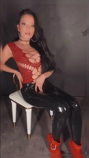 Latex Leggings & Red Bodysuit Look 💫🖤