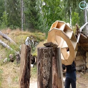 Constructing a Bushcraft Waterwheel Harnessing Hydropower Energy for My Log Cabin Camp | Kompressor