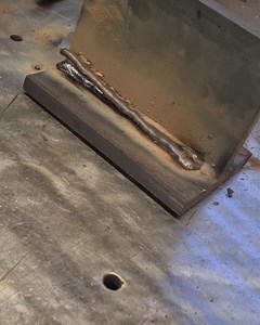 Bit of mma practice today useing the fronius transsteel 2200 multi process machine am getting better still room for improvement though . . . . #steel #welder #praticemakesperfect #mma #weldeverydamnday #welding #froniusuk #fronius #weldart #steelart #weldporn #weldarmy #transteel2200 #Tmdesigns39 | TMDesigns