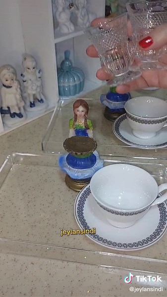 Artistic Hot Chocolate Presentation in Elegant Settings