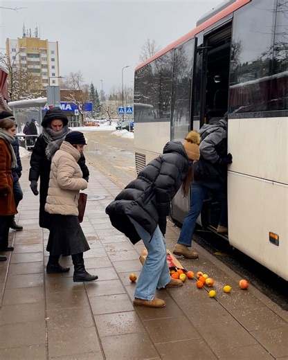 Bus driver helps pregnant woman who missed bus | Crafty Panda How