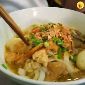 Ai thử chưa nè mì quảng - cao lầu ngon đúng điệu luôn :3 :3 Quán có món Cao Lầu và Mì Quảng rất là ngon, mấy bạn không cần phải ra tận Hội An chi cho cực khổ đâu, cứ đây mà chén thôi 😜 😂 Xem địa chỉ: http://diadiemanuong.com/tp-ho-chi-minh/mi-quang-tri-hoi-an-bau-cat-2 | Địa điểm ăn uống
