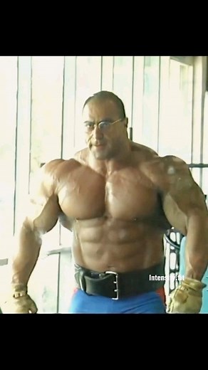 Naseer El Sonbaty insane chest pump 🤯😧🥶💪. . . . . . . . . . . . #bodybuilding #fitness #gym #bodybuilder #motivation #fitnessmotivation #workout #gymlife #bodybuildingmotivation #gymmotivation #arnoldschwarzenegger #muscle #biceps #classicphysique #fit #naseerelsonbaty #oldschoolbodybuilding #gains #physique #mensphysique #ronniecoleman #fitnessmodel #arnold #jaycutler | Intensify.Fit