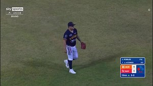 A puro reflejo 🤩 Juan Robles se lleva esta pelota y evita daño contra los Mayos de Navojoa🪓 #LAMPXSKY #SKYSportsMX #LigaARCO ⚾️ | Liga ARCO Mexicana del Pacífico