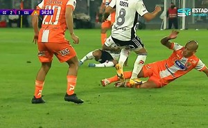 Durísimo: Gabriel Costa se va expulsado y deja a Colo Colo con diez hombres contra Cobresal