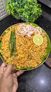300K views · 5.6K reactions | street style egg rice #recipes #tanuswayamaduge #tanuswayamadugevlogs #recipes #trendingreels #eggrice #streetstyleeggrice | tanu swayam aduge | Facebook