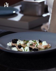 ¿Anguila en una receta? ¿Lo comerías? El Chef Alex Cuatepotzo nos sorprendió con su platillo en el cuarto episodio de ¿Qué Receta Es Esta? | EsTrending Mujer