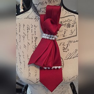 CUSTOM TIE-NECKLACE