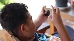 Asian Boy Plays Smartphone Checks Messages : vidéo de stock (100 % libre de droit) 1072067194 | Shutterstock