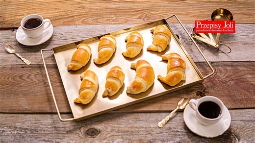 ROGALIKI Z SEREM – NAJPROSTSZY PRZEPIS – Klasyczne rogaliki drożdżowe z serowym nadzieniem 🙂 Idealne do częstowania gości, do kawy czy jako słodki podwieczorek 🙂 Tutaj znajdziecie przepis tekstowy: https://przepisyjoli.com/2021/01/rogaliki-z-serem-najprostszy-przepis/ :) | Przepisy Joli