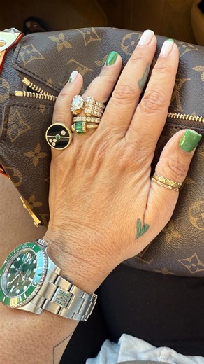 Monique Jackson on Instagram: "left handed green bits and bobs 🧤 • • 🧤 • • #louisvuittonlover #louisvuittonaddict #lv #lvoe #lvlover #lvmono #lvaddict #jewelry #gold #diamond #botd #jotd #sotd #ootd #neverwithoutmylv #bagsoftpf #unboxing #wimb #igreels #reels #video #tiktok #reveal #emeraldgreen #emerald #green #moniquelvoeslv"