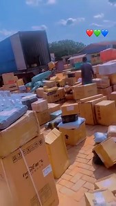 🚫REGARDEZ LA VIDEO JUSQU'À LA FIN🚫 Elle s'appelle Caroline. Elle était servante chez moi et Nounou de Shanah. Je voyageais tout le temps vu que je suis dans l'importation des marchandises. Elle cuisinait et lavait les vêtements pour mon mari et moi. Elle rangeait ma chambre conjugale. Elle faisait tout pour moi. Je sais faire tout ce qu'elle faisait mais j'avais des occupations et c'était important pour moi en ce moment donc pas disponible pour gérer la maison. Elle faisait tout. Au lieu de se