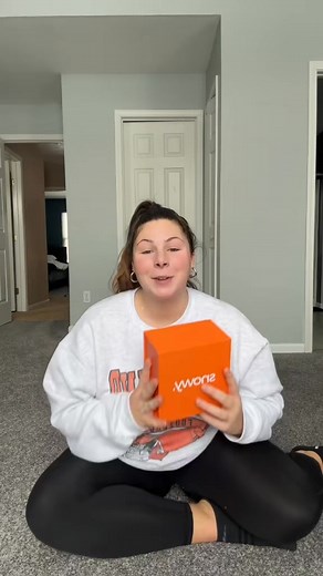 Wow! A strapless bra/sticky boobs that actually STAY in place!! Thank you Care #stickybra #snowystickyinserts #bra #clothes #tiktokshop #momsoftiktok #tiktokshopmademebuyit #fyp | Sar Phy