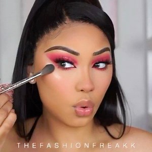 54 reactions | We have total heart eyes for you, #queen.  @thefashionfreakk topped off this gorgeous look with “Bomb” Beaming Light loose highlighter. ⚡️ #Jaclyn | Jaclyn Cosmetics | Facebook