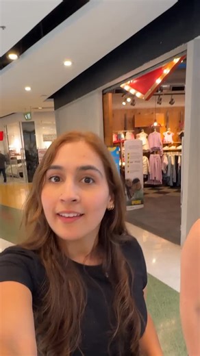 Cuando tienes mil cosas que hacer en un día y no sabes por dónde empezar… 🏃‍♀️ En Los Molinos, facilitamos tu vida reuniendo una amplia gama de servicios y tiendas en un solo lugar. Aquí puedes hacerlo todo de manera cómoda y segura.💙✨ #Todoenunlugar #losmolinoscc | Centro Comercial Los Molinos
