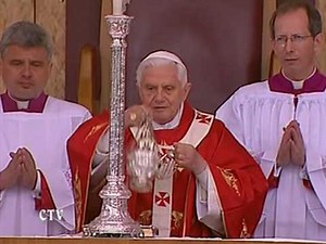 Pope celebrates final Portugal mass