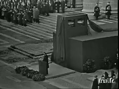 19 décembre 1964, discours du transfert des cendres de Jean Moulin au Panthéon, par André Malraux 🇫🇷 57 ans plus tard, l’émotion que procure ce discours reste intacte ! La voix de la Résistance, de la France libre, reste éternellement rattachée à cette voix inoubliable. Ce timbre unique, qui raconte l’histoire de femmes et d’hommes capables de donner leur vie pour la liberté de la France, pour la défaite de la barbarie et du totalitarisme, ne nous quittera jamais. Je voulais partager ce moment