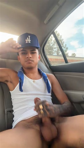 RT @JuniorDxx_: need someone to help me out 😏