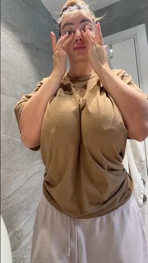 I guess I’m a morning person…Answer fast: what color’s the light on my toothbrush?