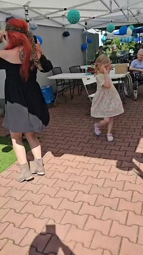 Ta Dorotka ta malusia ta malusia tańcowała dokolusia dokolusia dokolusia.. 👏🫶😂🤩😍👏🫣😅🙃💃👏😘🥰😍🌹 Piknik integracyjny u Sióstr Jadwiżanek ❤️ Inicjatywa lokalna, zadanie publiczne finansowane jest ze środków otrzymanych z budżetu Miasta Katowice Katowice - oficjalny profil miasta Stowarzyszenie Matuzalem Bożena Mielnik Fanpage Bożena Mielnik Bożena Mielnik Band Beata Konopka ❤️🎥 #taniec #music #miłość #szczerość #luzblues | Bożena Mielnik Fanpage
