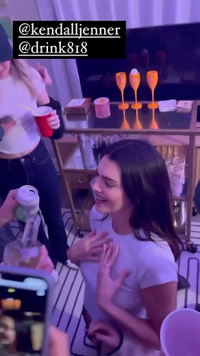 Kendall Brasil on Instagram: "Kendall Jenner em uma festa privada em Athens, na Georgia - 06/02. – Kendall Jenner at a private party in Athens, Georgia - 06/02. – (📷: theezequielgarcia) – #kendalljenner"