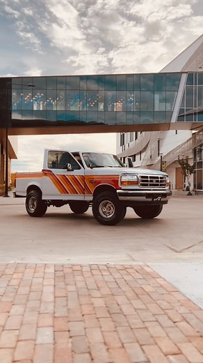 1993 Ford F-150 XLT 4x4 up for sale, DM for more info. . #vintagevibes #retrostyle #oldschool #oldiebutgoodie #obs #aeronose #nostalgia #trucksofinstagram #oldisgold #trucksforsale | Vintage.Fierro